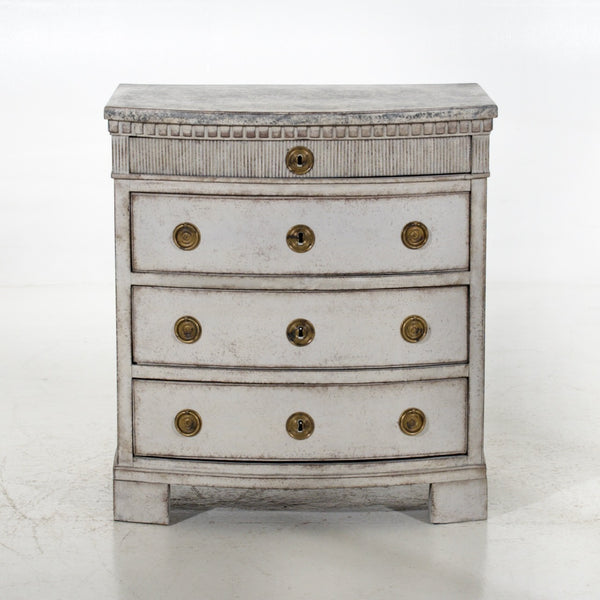 Scandinavian chest, circa 1810 - Selected Design & Antiques