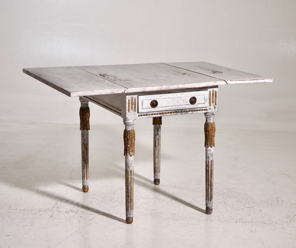Danish drop-leaf table, 1790 - Selected Design & Antiques