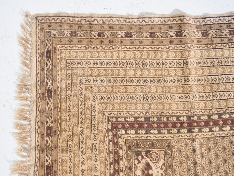 Fine oriental carpet, circa 1900 - Selected Design & Antiques