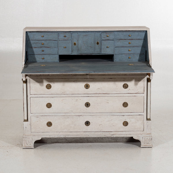 Fine bureau with carvings and columns, 19th C. - Selected Design & Antiques