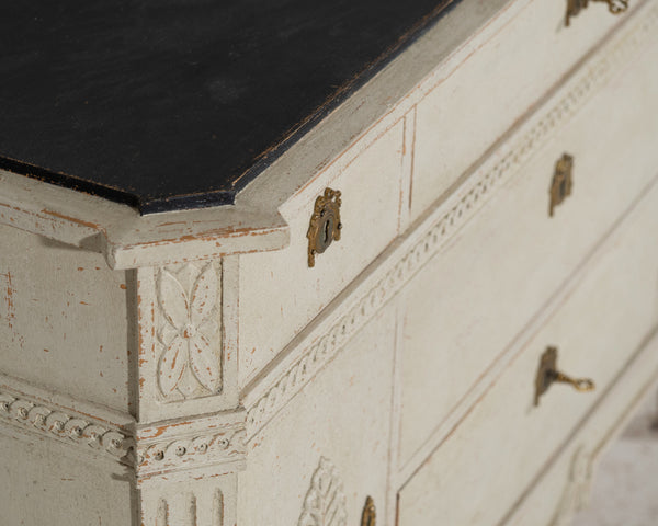 Chest with beautiful carvings, 19th C. - Selected Design & Antiques