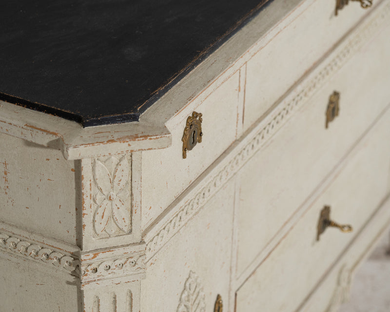 Chest with beautiful carvings, 19th C. - Selected Design & Antiques