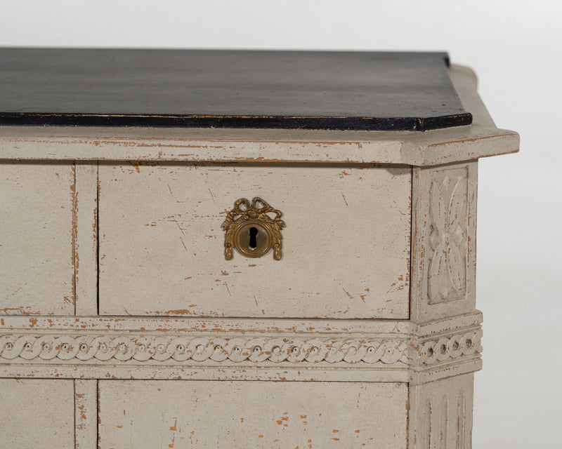 Chest with beautiful carvings, 19th C. - Selected Design & Antiques