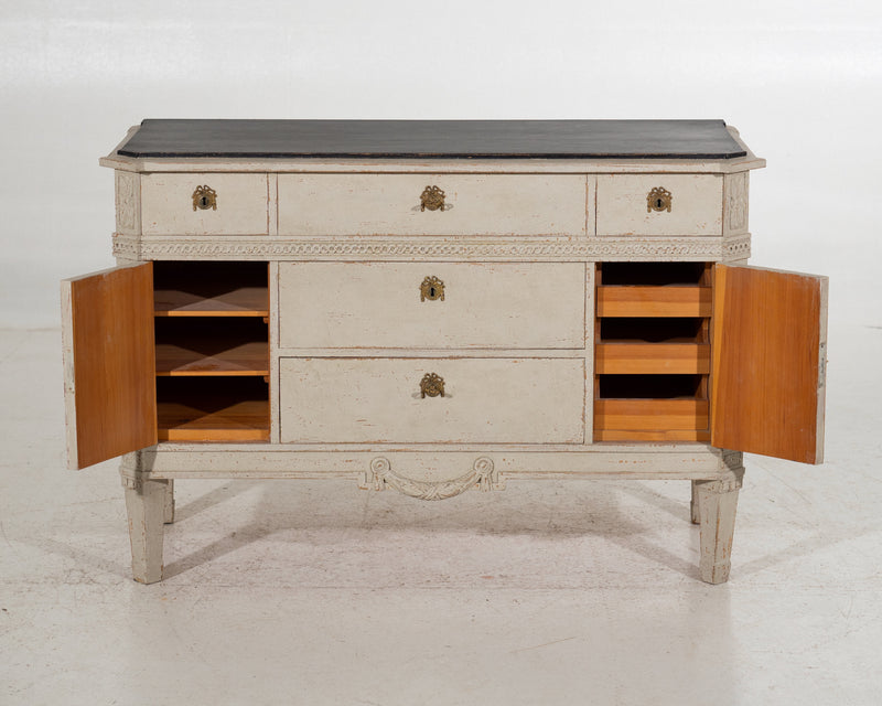 Chest with beautiful carvings, 19th C. - Selected Design & Antiques