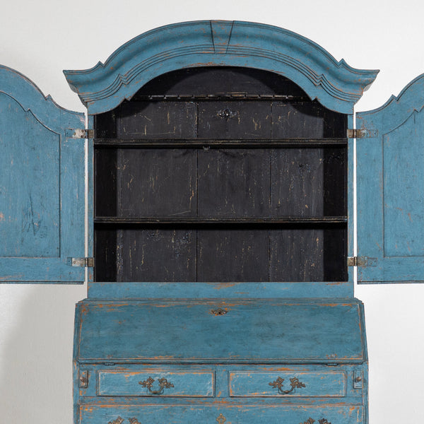 Cabinet in a beautiful bluish colour, circa 100 years old. - Selected Design & Antiques