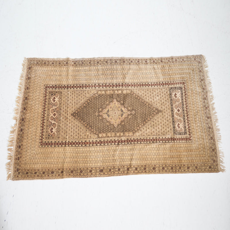 Fine oriental carpet, circa 1900 - Selected Design & Antiques