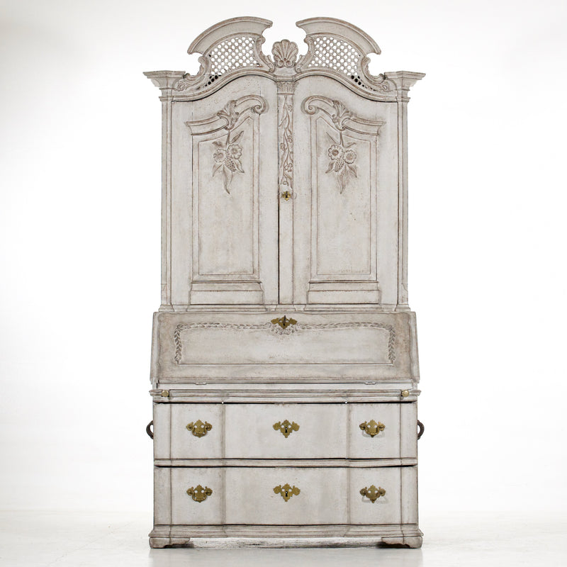 This bureau, crafted around 1770 - Selected Design & Antiques
