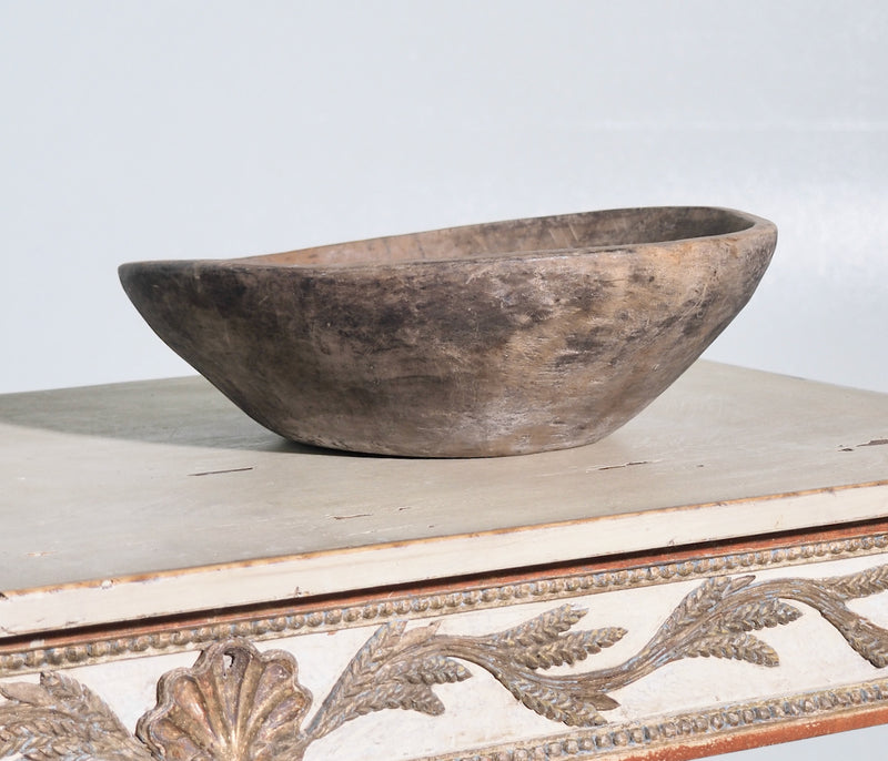 Swedish carved bowl, 18th C. - Selected Design & Antiques