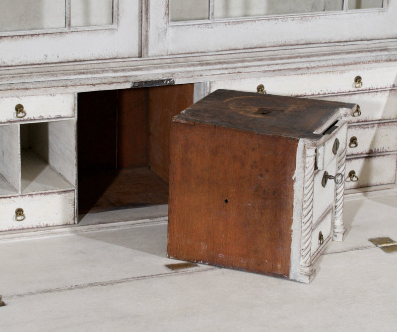 European two-parts vitrine cabinet, circa 1790 - Selected Design & Antiques