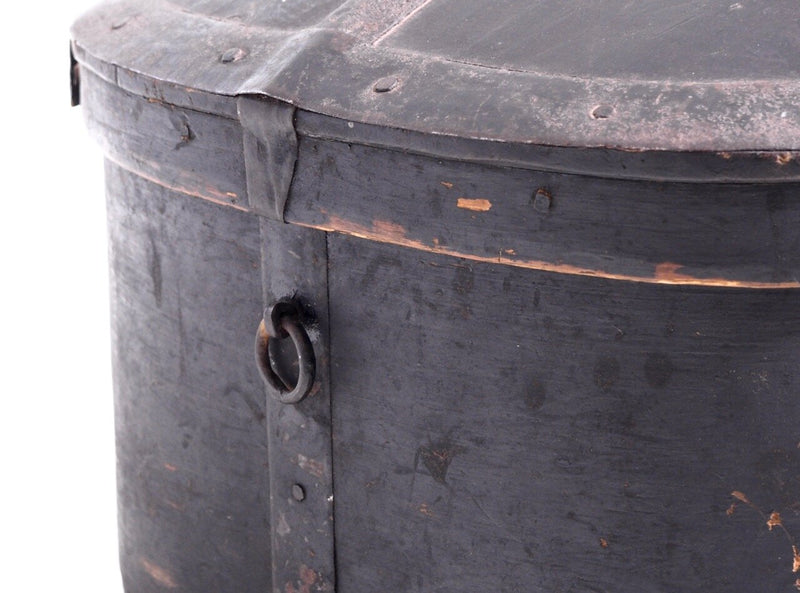 Original painted Swedish trunk - Selected Design & Antiques